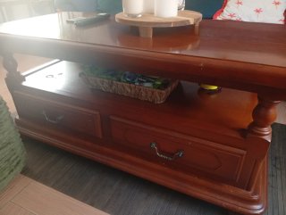 Mesa de centro rústica de madera maciza