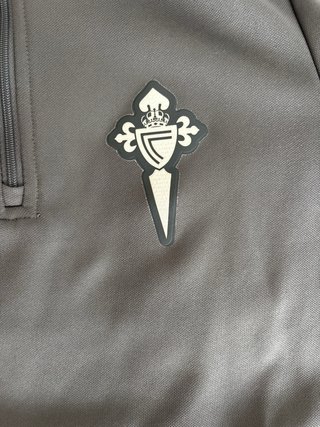 Chaqueta deportiva Adidas gris