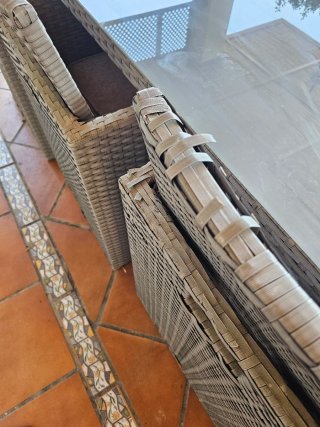 Mesa de jardín con sillas