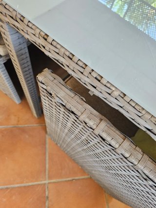 Mesa de jardín con sillas