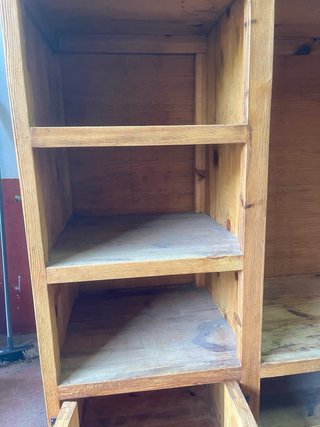 Mueble mexicano de madera maciza en buen estado