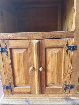 Mueble mexicano de madera maciza en buen estado