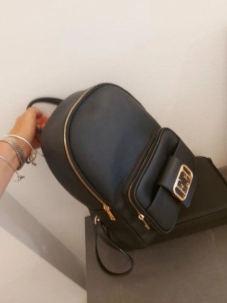 Zaino donna nero con zip dorate