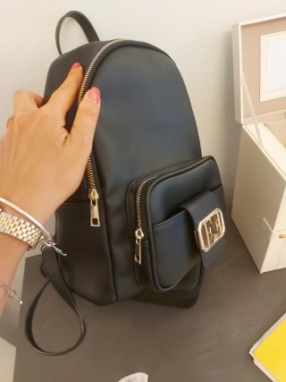 Zaino donna nero con zip dorate