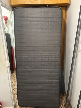 Litera metálica con escritorio y colchón