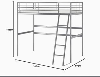 Litera metálica con escritorio y colchón