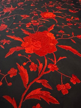 Mantón Manila seda bordado rojo 100x100 cm