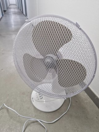 Ventilador de mesa blanco