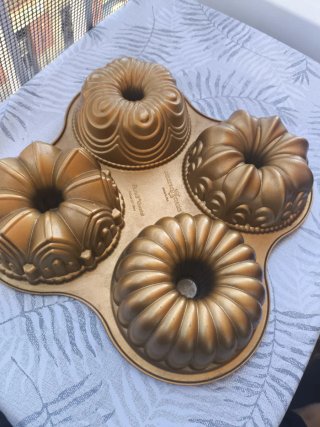 Molde Nordic Ware 4 Bundt Cakes Dorado