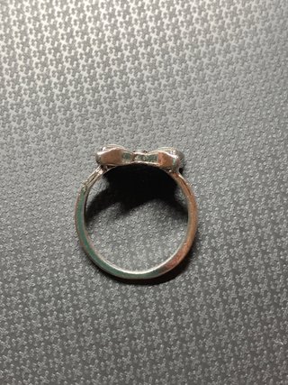 Anillo de plata con diseño de lazo