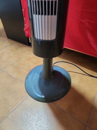 Ventilador Ufesa Torre Negro y Gris