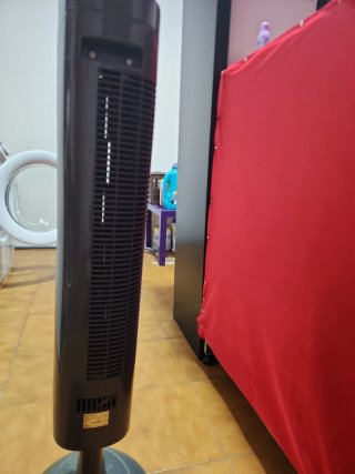 Ventilador Ufesa Torre Negro y Gris