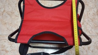 Silla plegable roja y negra