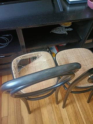 2 Sillas Thonet (necesitan reparación)