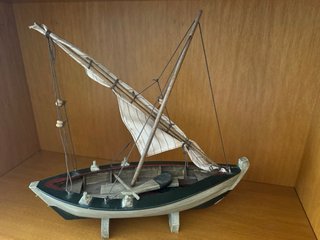 Barco en botella y velero decorativo
