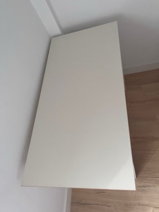 Mesa de escritorio blanca