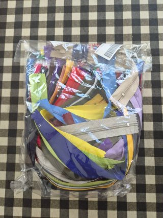 Singer Tradition 2282 + funda + kit completo