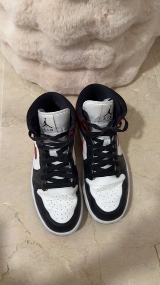 Jordan 1 Mid Gym Rojo Off Noir