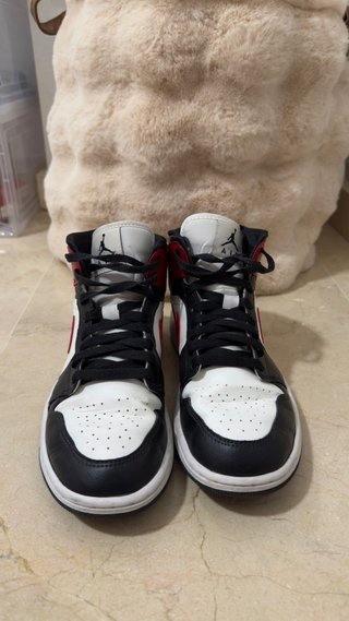 Jordan 1 Mid Gym Rojo Off Noir
