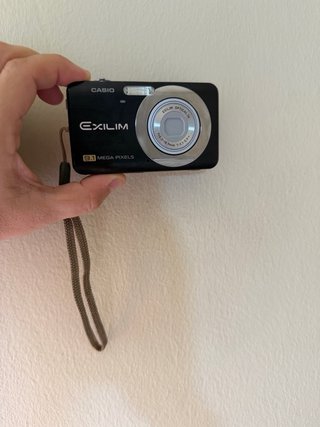 Cámara Casio Exilim EX-Z21 9.1 MP + Funda Morada