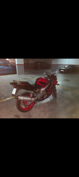 Honda CBR600F Sportbike Roja y Negra
