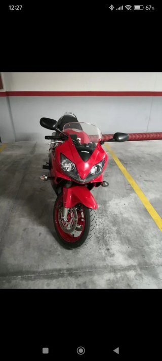 Honda CBR600F Sportbike Roja y Negra