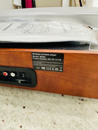 Tocadiscos de madera y negro