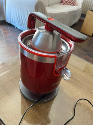 Exprimidor de cítricos rojo