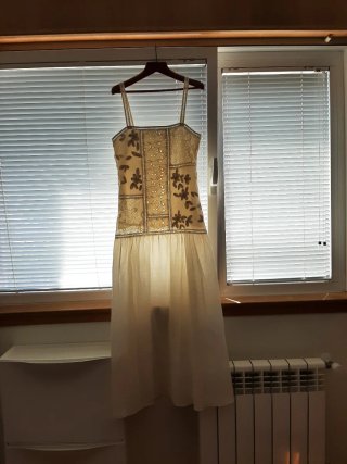 Vestido ZARA tirantes beige bordado Talla XS