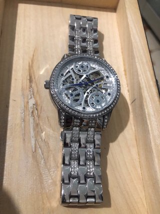 Reloj Guess Plateado y Blanco con Cristales