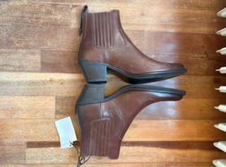 Botines piel cowboy Zara marrones