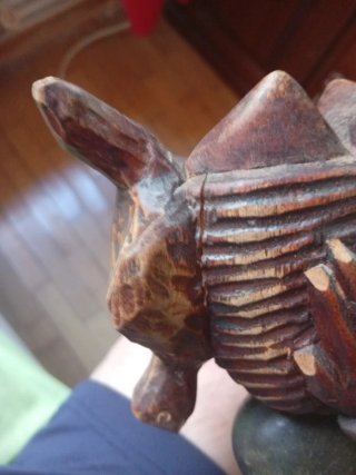 Figuras de madera tallada tribu