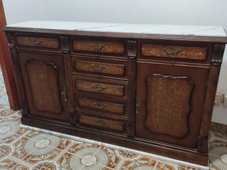 Regalo cómoda clásica madera y mármol