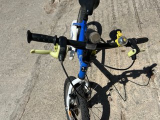 Bicicleta infantil azul