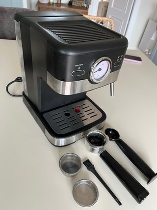 Cafetera SilverCrest Negra y Plateada