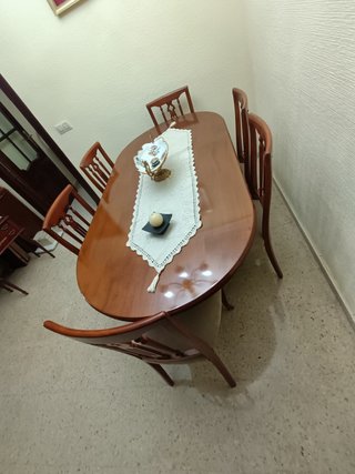 Mesa comedor madera y 6 sillas tapizadas diciembre