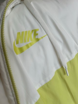 Chaqueta Nike Mujer Ligera Blanca y Lima