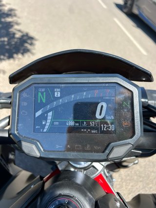 Kawasaki Z900 A2 2025 Negra/Roja