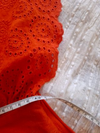 Mono corto L/XL Pinkie rojo anaranjadocon bordados