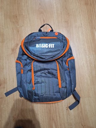 Mochila Basic Fit gris y naranja