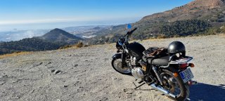 Triumph Bonneville Negra y Plateada