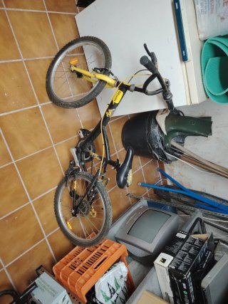 Bicicleta Btwin Negra y Amarilla