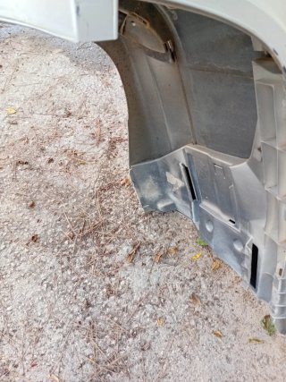 Paragolpes trasero plateado