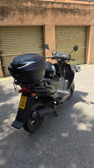Kymco Agility Carry 50 Scooter Negro