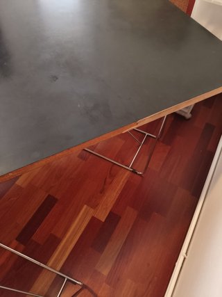 Mesa Vintage es de Pilma o Vinçon Pizarra Metal