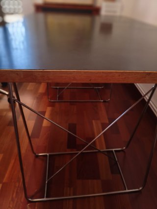 Mesa Vintage es de Pilma o Vinçon Pizarra Metal