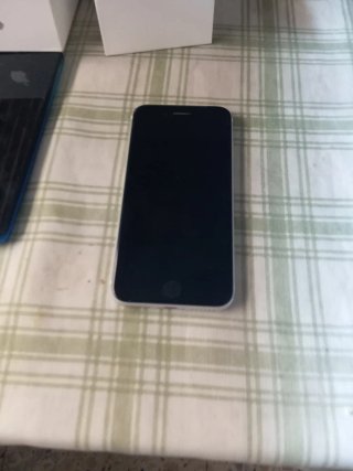Phone SE 2020 para arreglar o piezas.