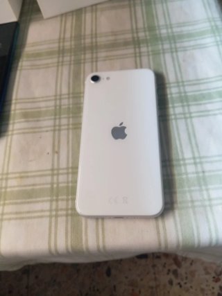 Phone SE 2020 para arreglar o piezas.