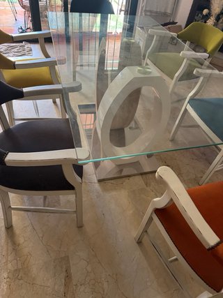 Mesa cristal diseño + 6 butacas vintage