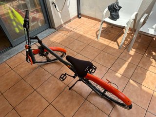 Bicicleta B-Twin Gris y Naranja